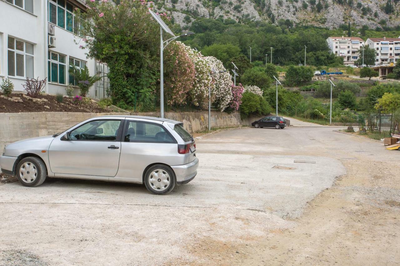 St Duke Apartment Kotor Luaran gambar