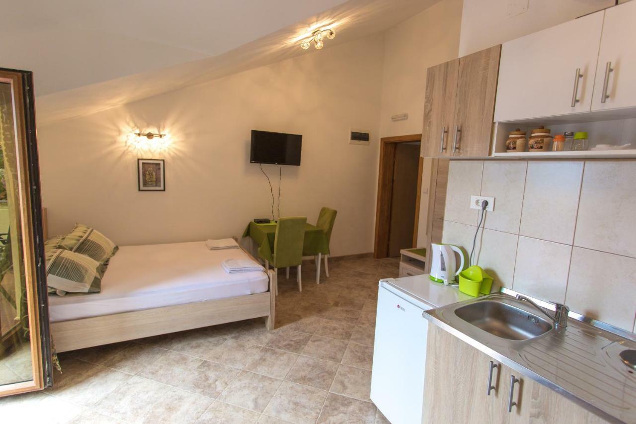 St Duke Apartment Kotor Luaran gambar