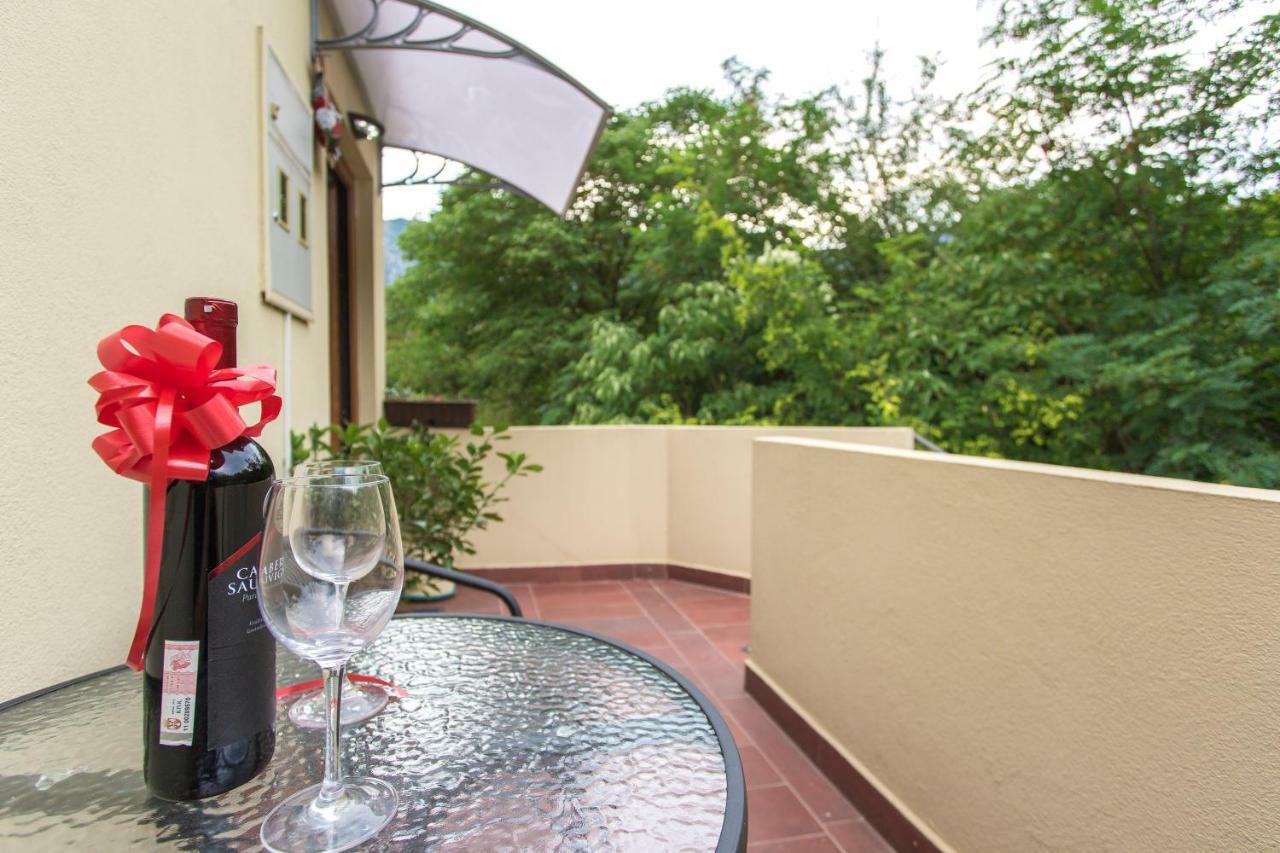 St Duke Apartment Kotor Luaran gambar