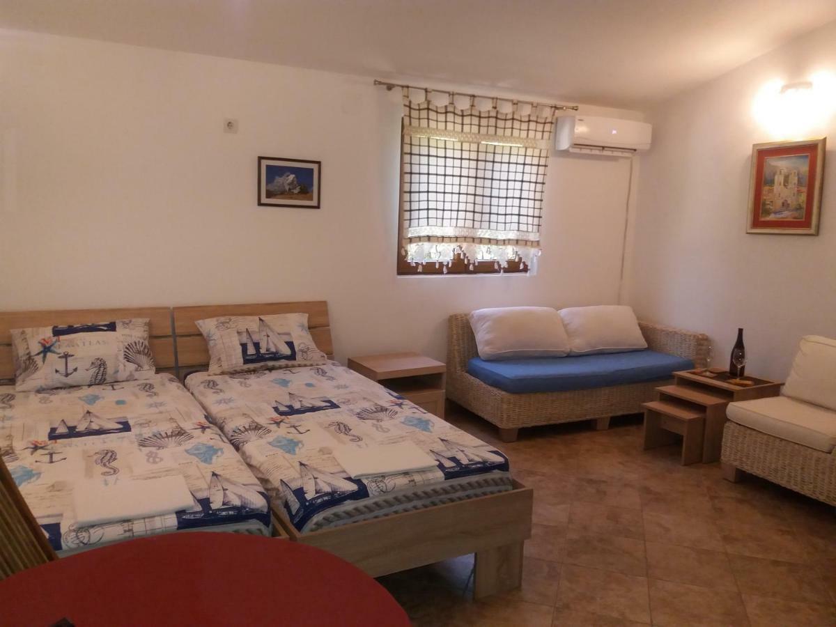 St Duke Apartment Kotor Luaran gambar
